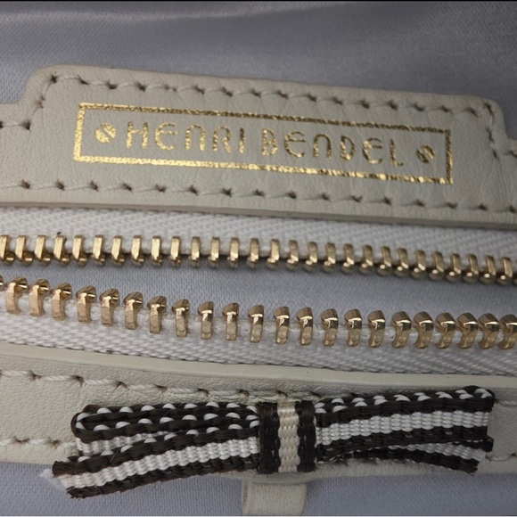 Henri Bendel 100% Pebbled Leather  Shoulder Bag Gold Accents White w HB Dustbag - Picture 8 of 17